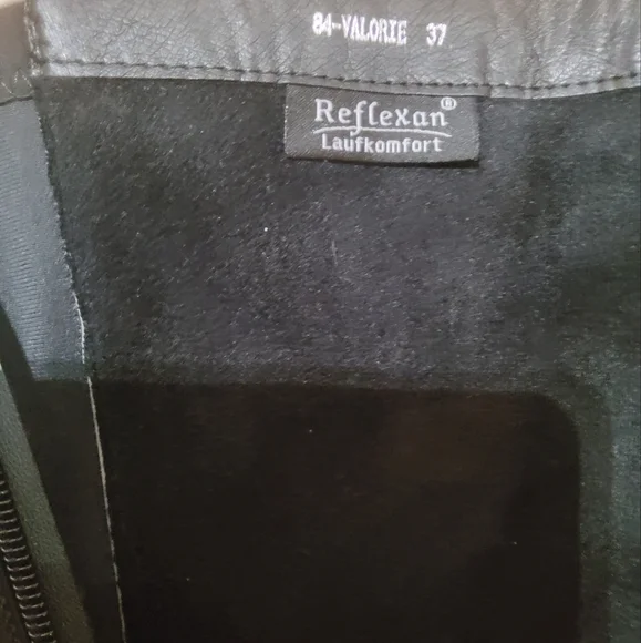 Boots - Picture 4 of 4